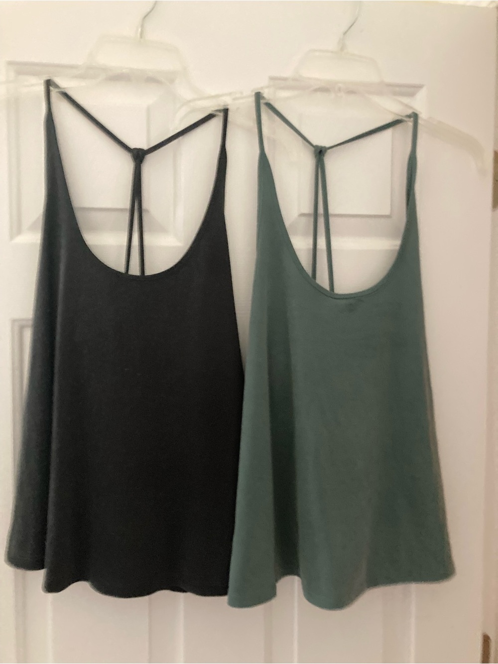 Old Navy strappy tank set of 2 - Picture 1 of 3